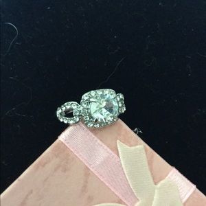 9.2 sterling silver ring with white sapphires